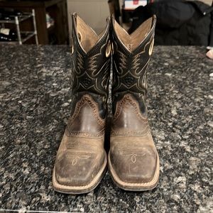 Kids Ariat Pull-up Cowboy Boots w/ Wiggle Room Inserts - Like New